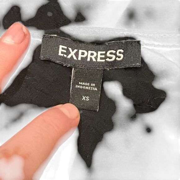 Express black tie front romper. Size xs - Picture 3 of 6